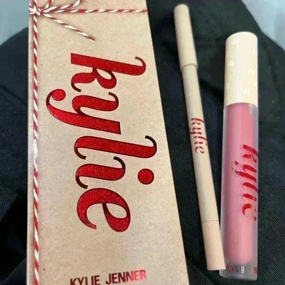NIB Kylie Cosmetics Holiday 2022 Lip Kit O Deer - Picture 5 of 6